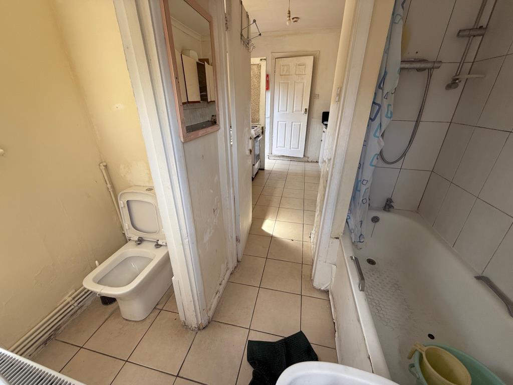 Lot: 103 - THREE-BEDROOM MID-TERRACE HOUSE REQUIRING IMPROVEMENT - Bath with shower over, w/c and wash hand basin
